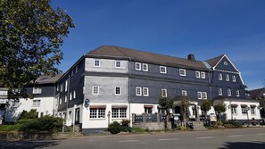 Front of property - Hotel Altastenberg (Winterberg)