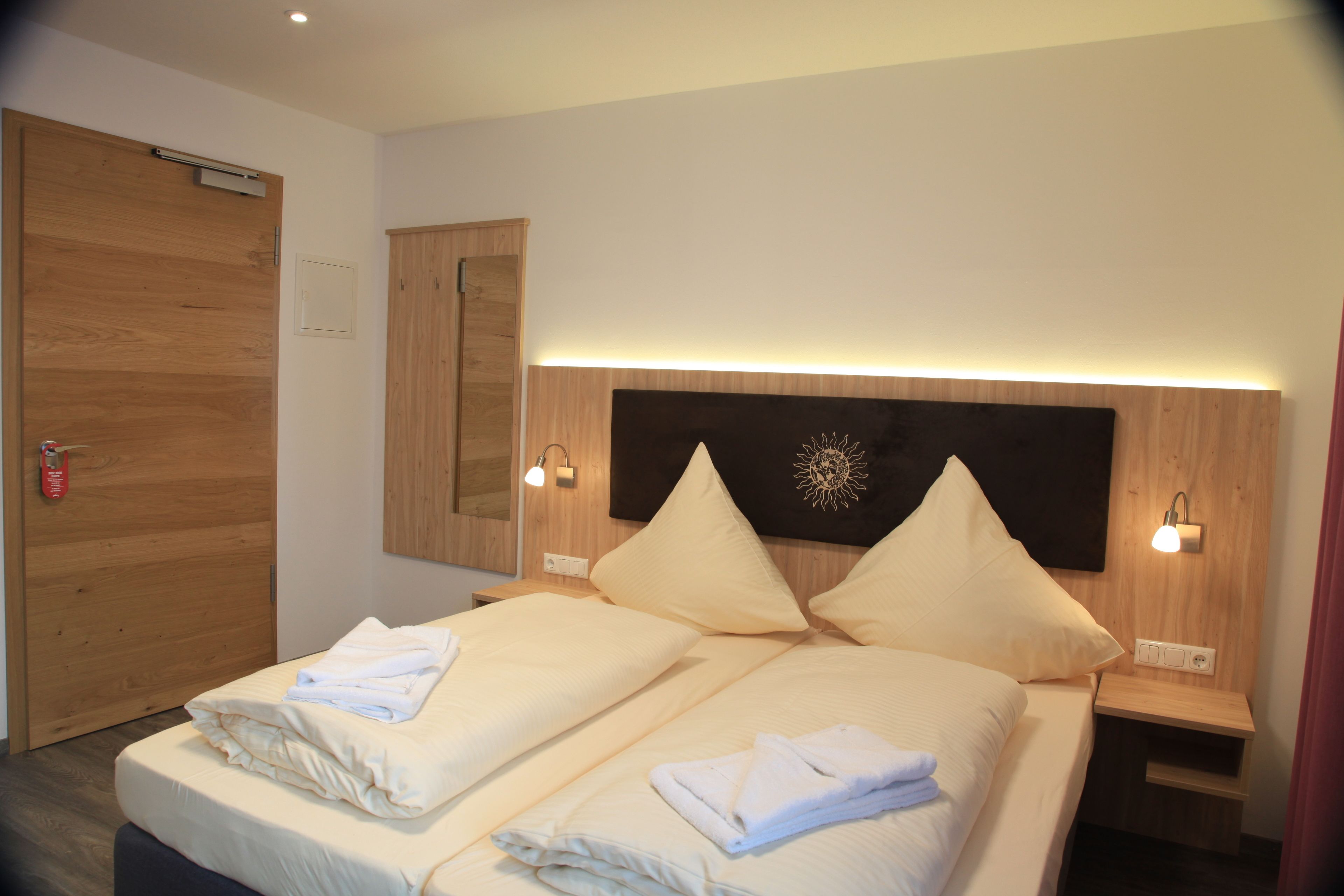 書桌、遮光窗簾/窗簾、隔音、嬰兒床 (收費)