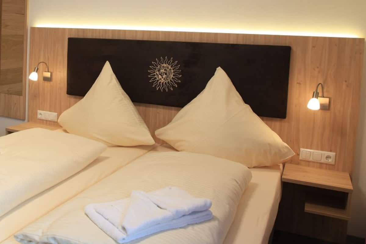 Standard Double or Twin Room | Desk, blackout curtains, soundproofing, cots/infant beds