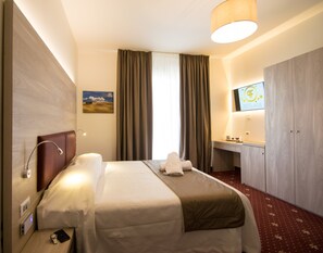 Minibar, in-room safe, desk, blackout curtains - Perlage Florence (Scandicci)