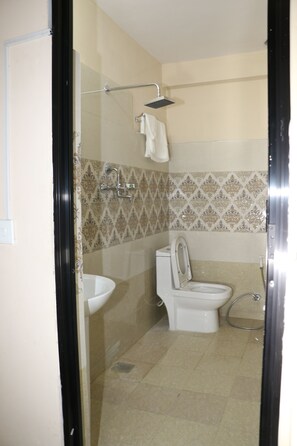 Luxury Shared Dormitory, Mixed Dorm, Non Smoking | Bathroom | Shower, free toiletries, slippers, bidet - Rambler Hostel Pvt Ltd (Kathmandu)