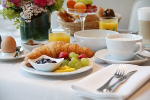 Free daily continental breakfast