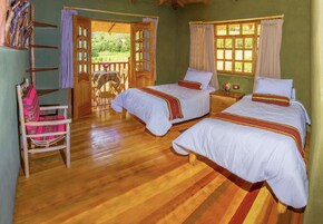 Ropa de cama de alta calidad, colchones con pillow-top y escritorio 