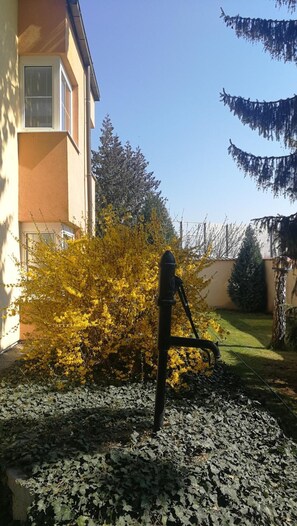 Property grounds - Tulipan Pruhonice Hotel (Pruhonice)