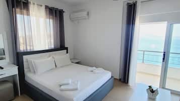 Luxury Room, Non Smoking | 1 bedroom, desk, free WiFi