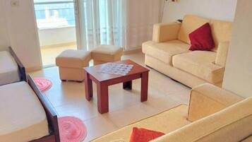 Grand Apartment, Multiple Beds, Non Smoking | 1 bedroom, desk, WiFi (free)