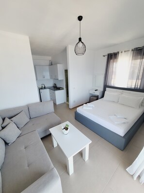 Luxury Room, Non Smoking | 1 bedroom, desk, free WiFi