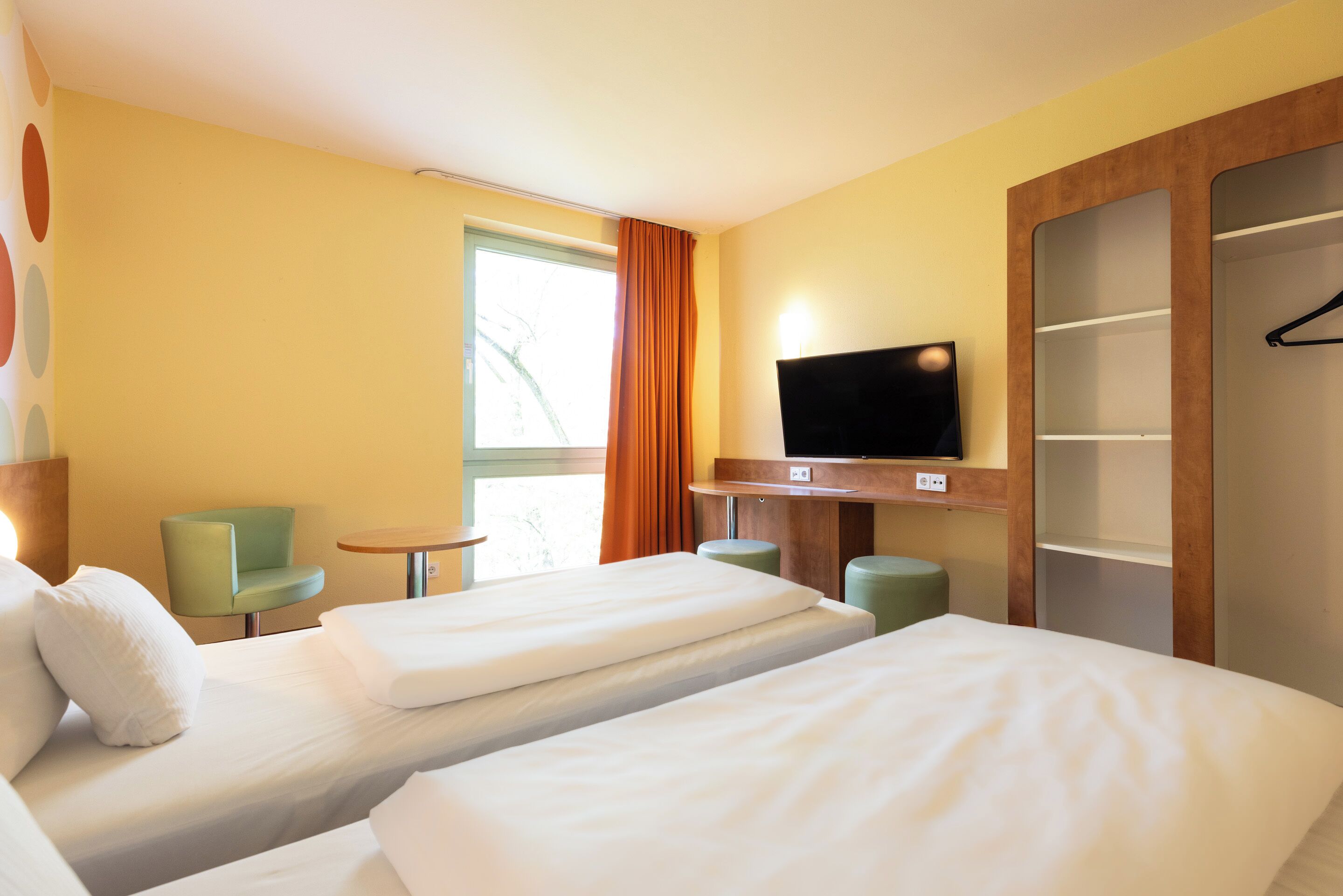 Twin Room | Desk, soundproofing, free WiFi, bed sheets
