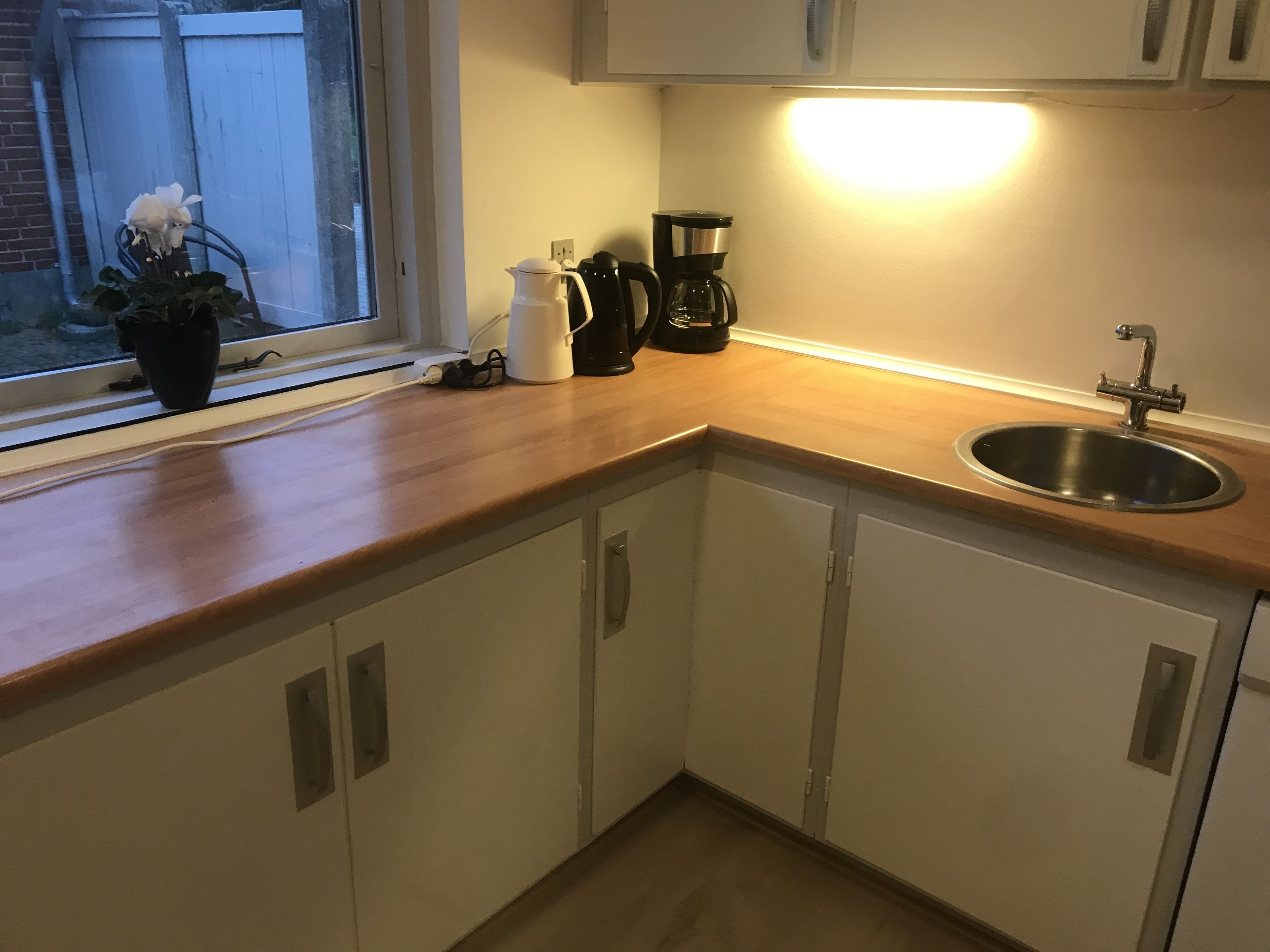 apartment, non smoking, partial lake view (anneks 2) | private kitchen | full-sized fridge, oven, stovetop, coffee/tea maker