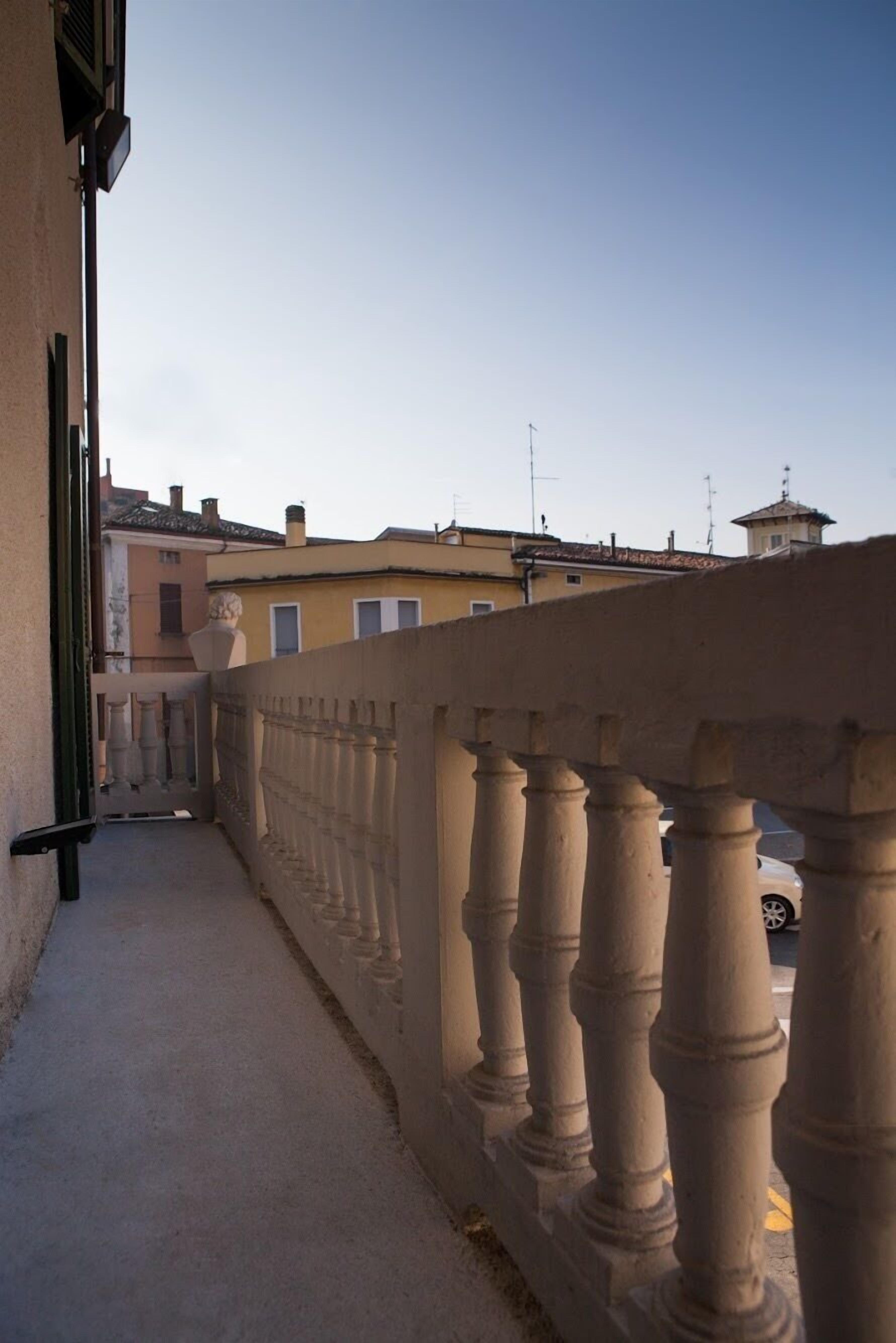 Deluxe Loft, 1 King Bed, Balcony, City View | Balcony