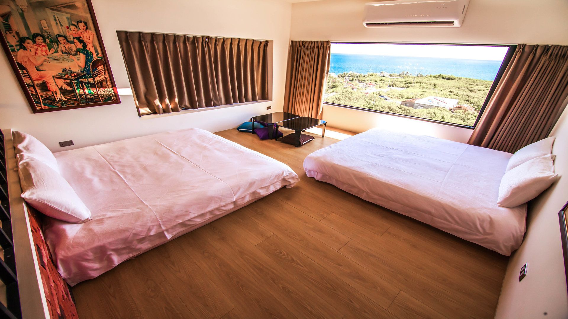 Elite Quadruple Room | Desk, blackout curtains, free WiFi, bed sheets