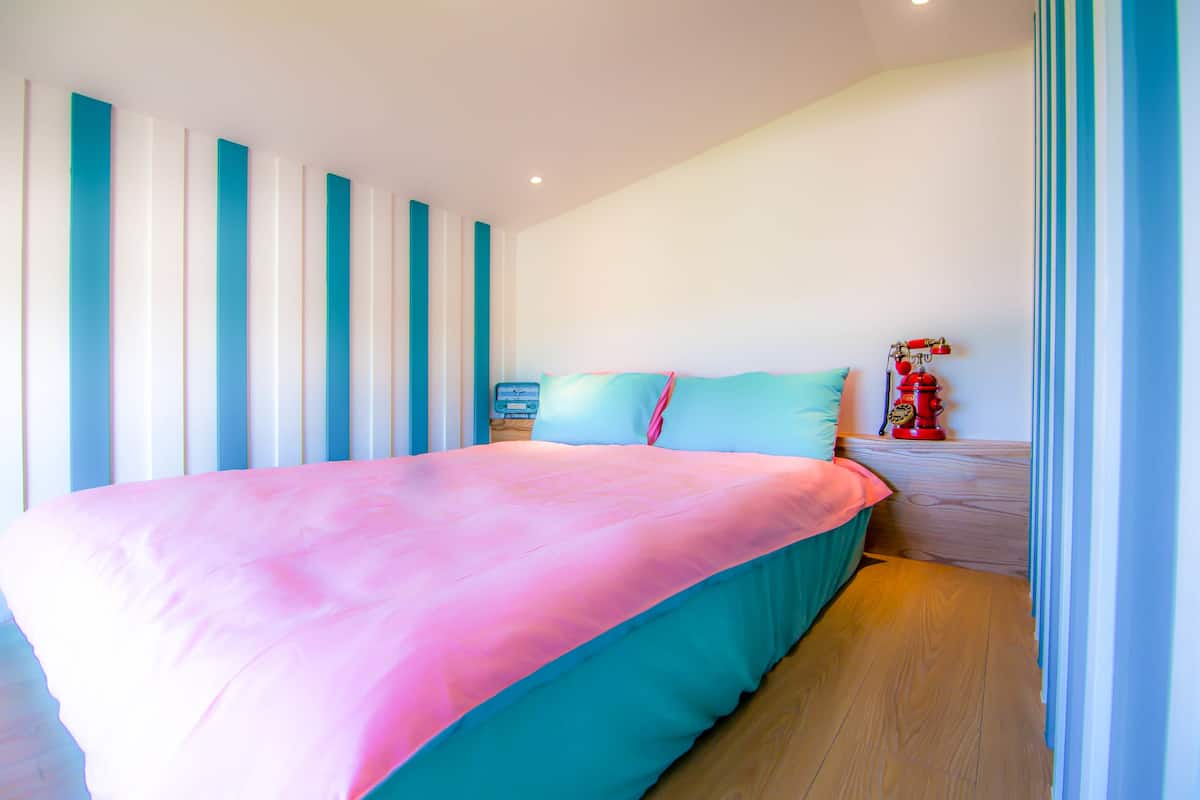 Habitación doble estándar | Escritorio, cortinas blackout, wifi gratis y ropa de cama