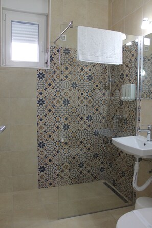 Quarto casal ou duplo standard | Chuveiro