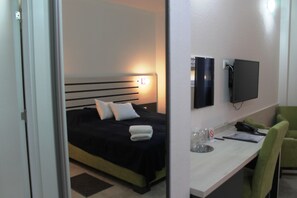 Chambre Simple Standard, 1 grand lit 1 place, non-fumeurs | Minibar, coffres-forts dans les chambres, bureau, rideaux occultants