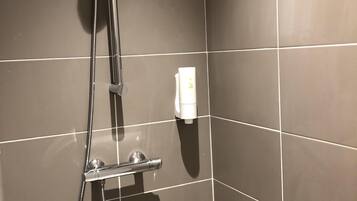 SĂšche-cheveux, shampoing