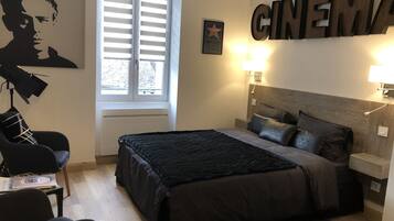 1 bedroom, desk, travel crib, WiFi