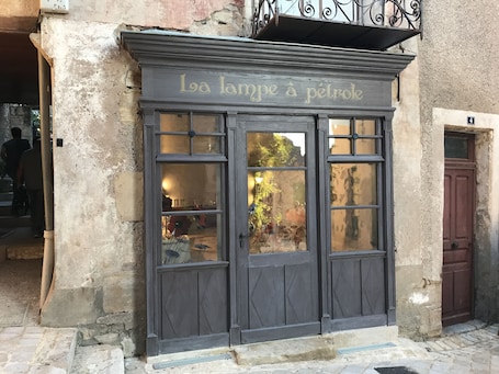 Détail de l’extérieur. Les Maisons du Périgord "Côté Cinéma
