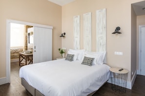 Standard Double or Twin Room | Memory foam beds, desk, blackout drapes, soundproofing - Casa das Muralhas (Covilhã)