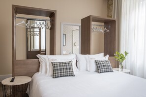 Double or Twin Room, Patio | Memory foam beds, desk, blackout drapes, soundproofing - Casa das Muralhas (Covilhã)