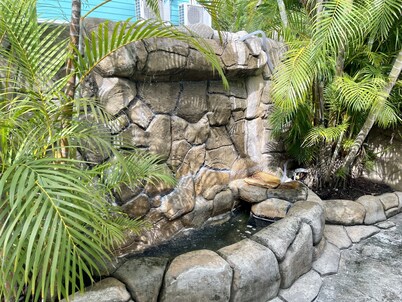 MI Oasis Getaway! Just 200 Steps to the Beach on a very quiet street