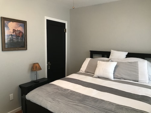 Charming 2 bedroom 1 bath home