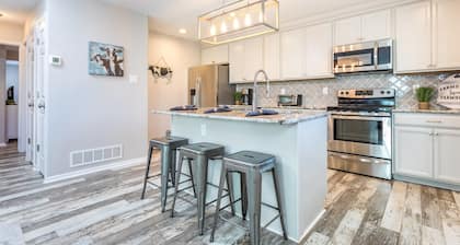 Close to EVERYTHING! Beautiful Farmhouse Retreat!