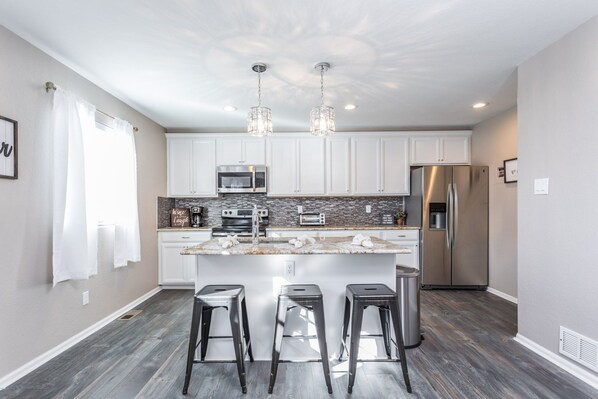 Fridge, microwave, oven, stovetop