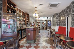 Lunch and dinner served - Victor Hôtel Restaurant (Beauvais)