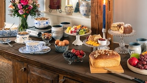 Free daily full breakfast - The Captain Swift Inn (Camden)