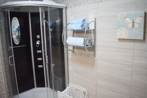 Superior Apartment, Sea View (Free sauna) | Bathroom | Shower, towels