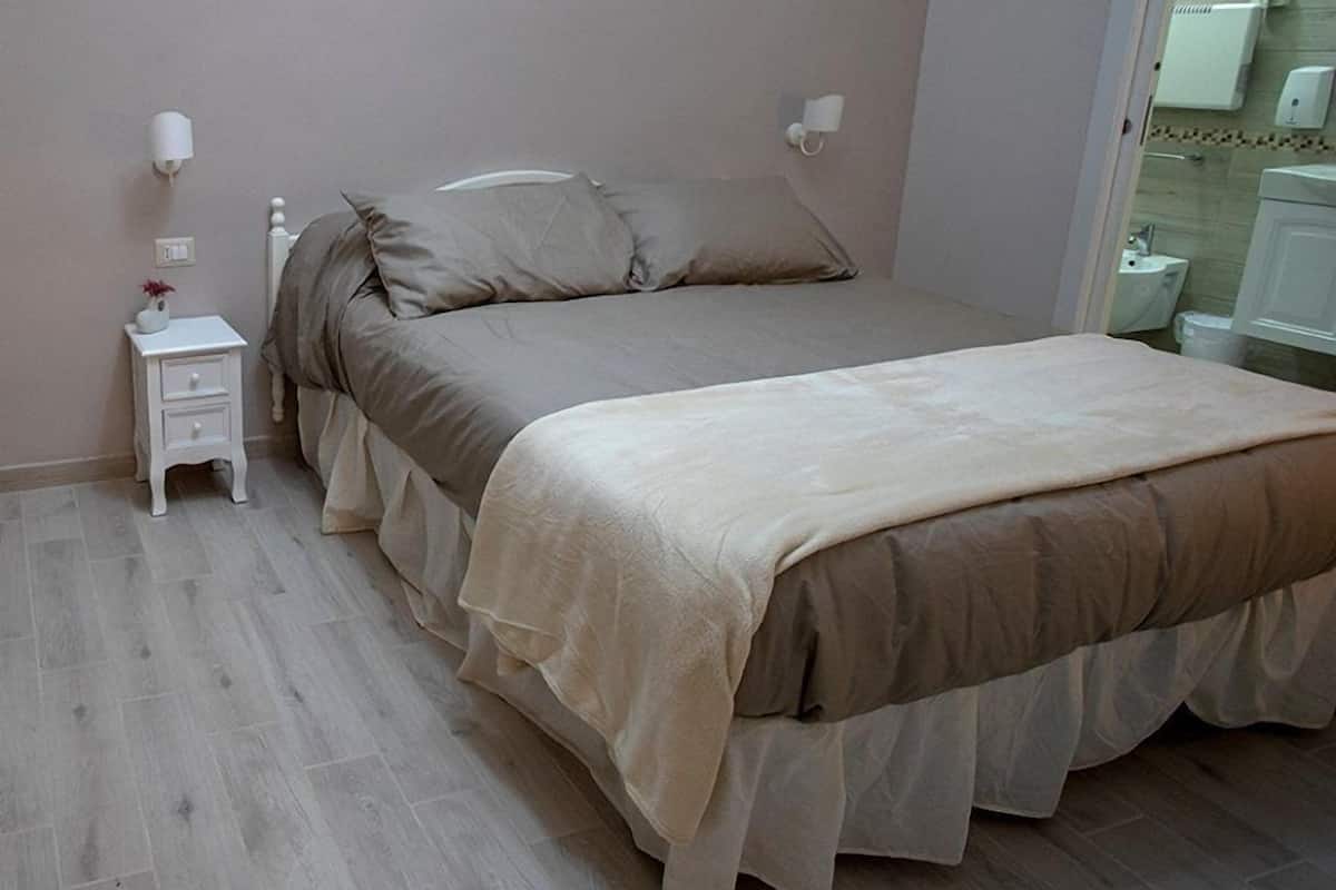 Doppelzimmer | Hochwertige Bettwaren, Daunenbettdecken, Minibar, Zimmersafe