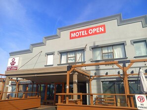 Fachada de la propiedad