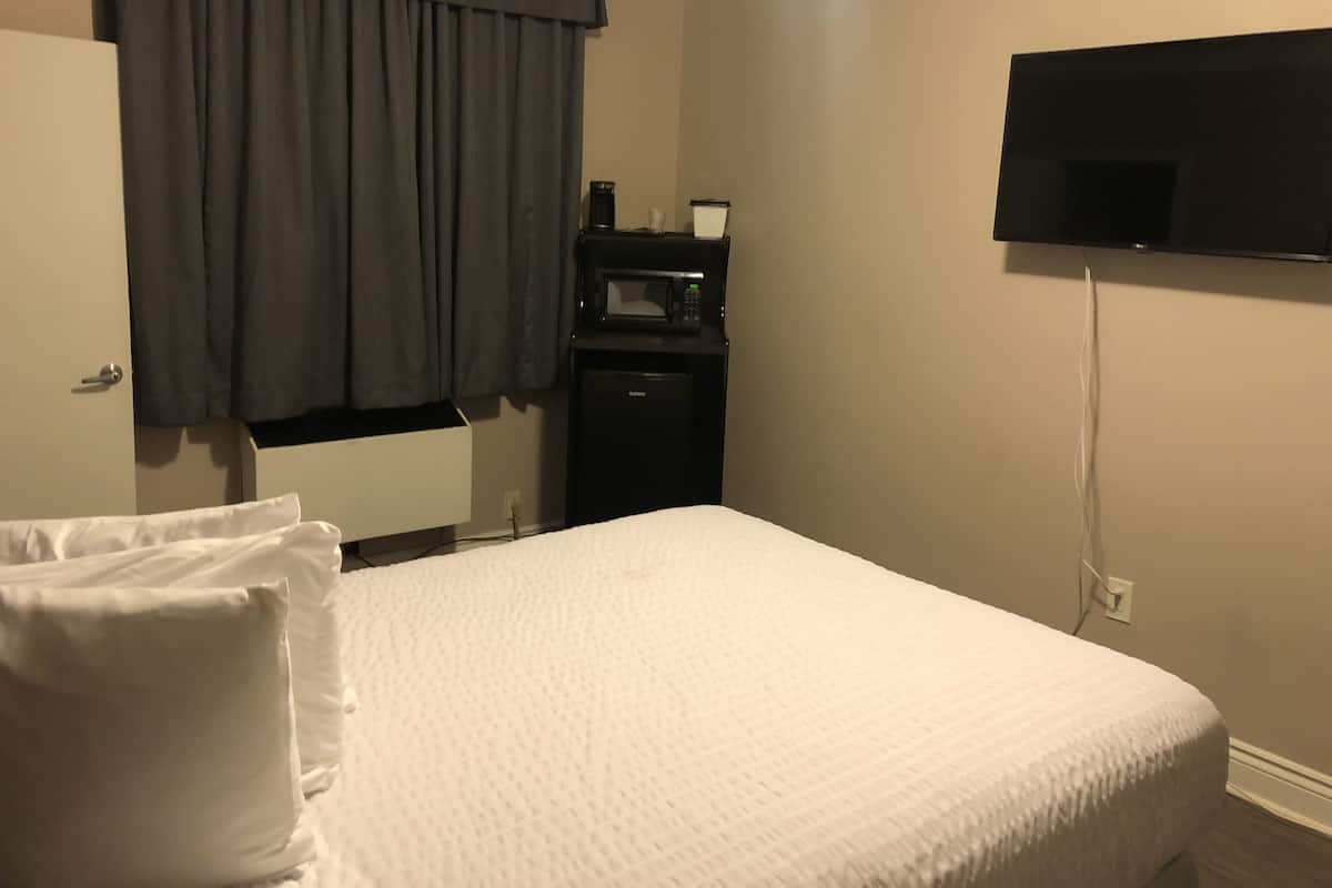 Premium bedding, pillow-top beds, individually furnished, desk