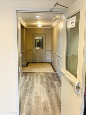 Interior entrance - London Residency Inn (London)