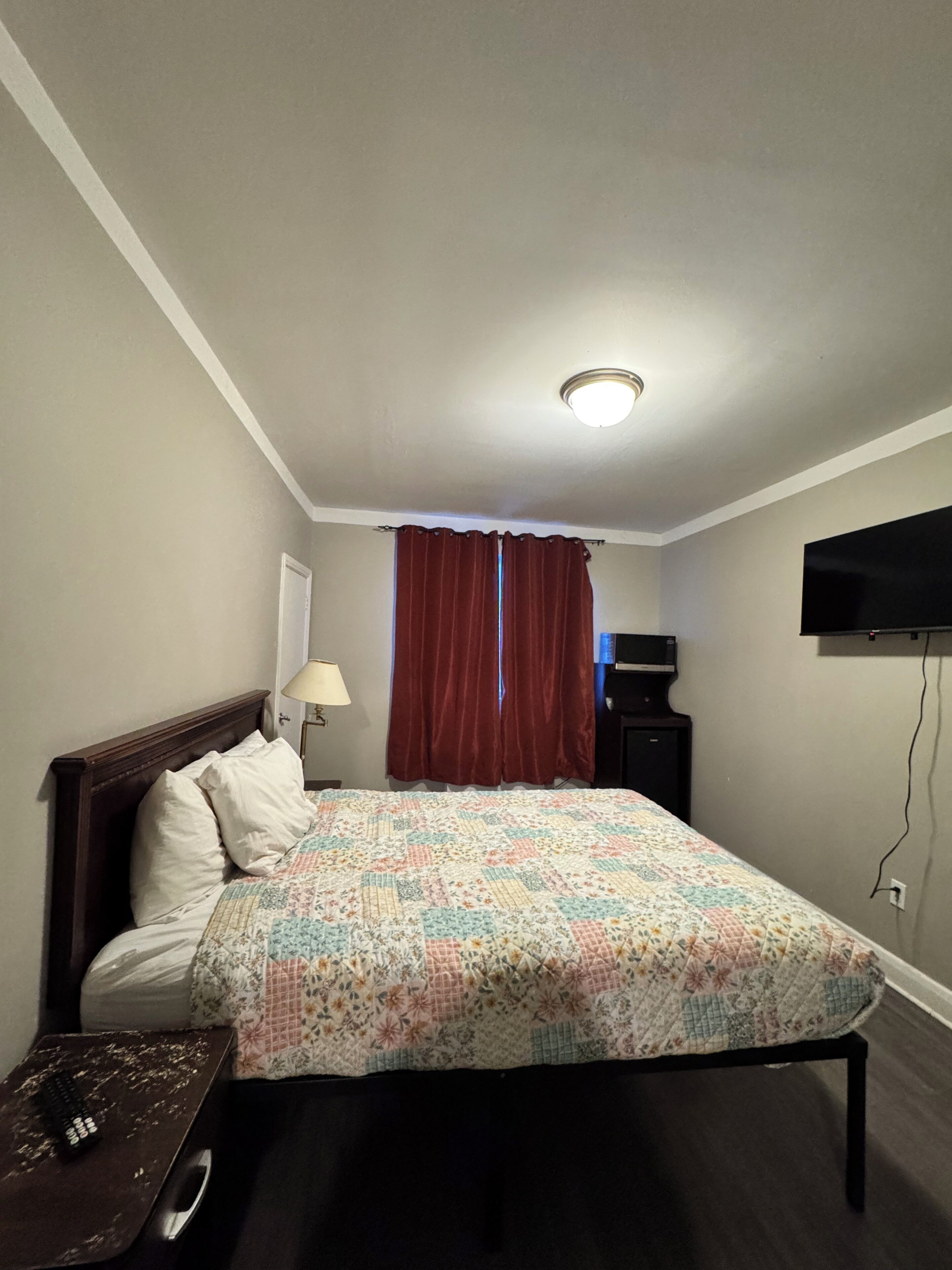 Single Room, 1 King Bed | Premium bedding, pillowtop beds, desk, laptop workspace