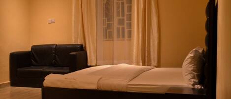 Executive Room | Individually decorated, individually furnished, desk, blackout drapes