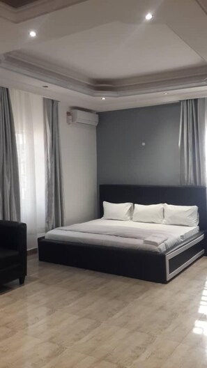 Executive Room | Individually decorated, individually furnished, desk, blackout drapes - House X (Abuja)