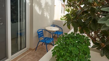 Twin Room | Blackout drapes, free WiFi, bed sheets