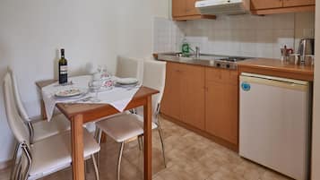 Familjerum | Eget kök | KylskÄp, kaffe- och tebryggare, vattenkokare och grytor/köksredskap