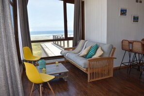 Los Morros | Living area | Flat-screen TV - Morros del Pacífico (Pichilemu)