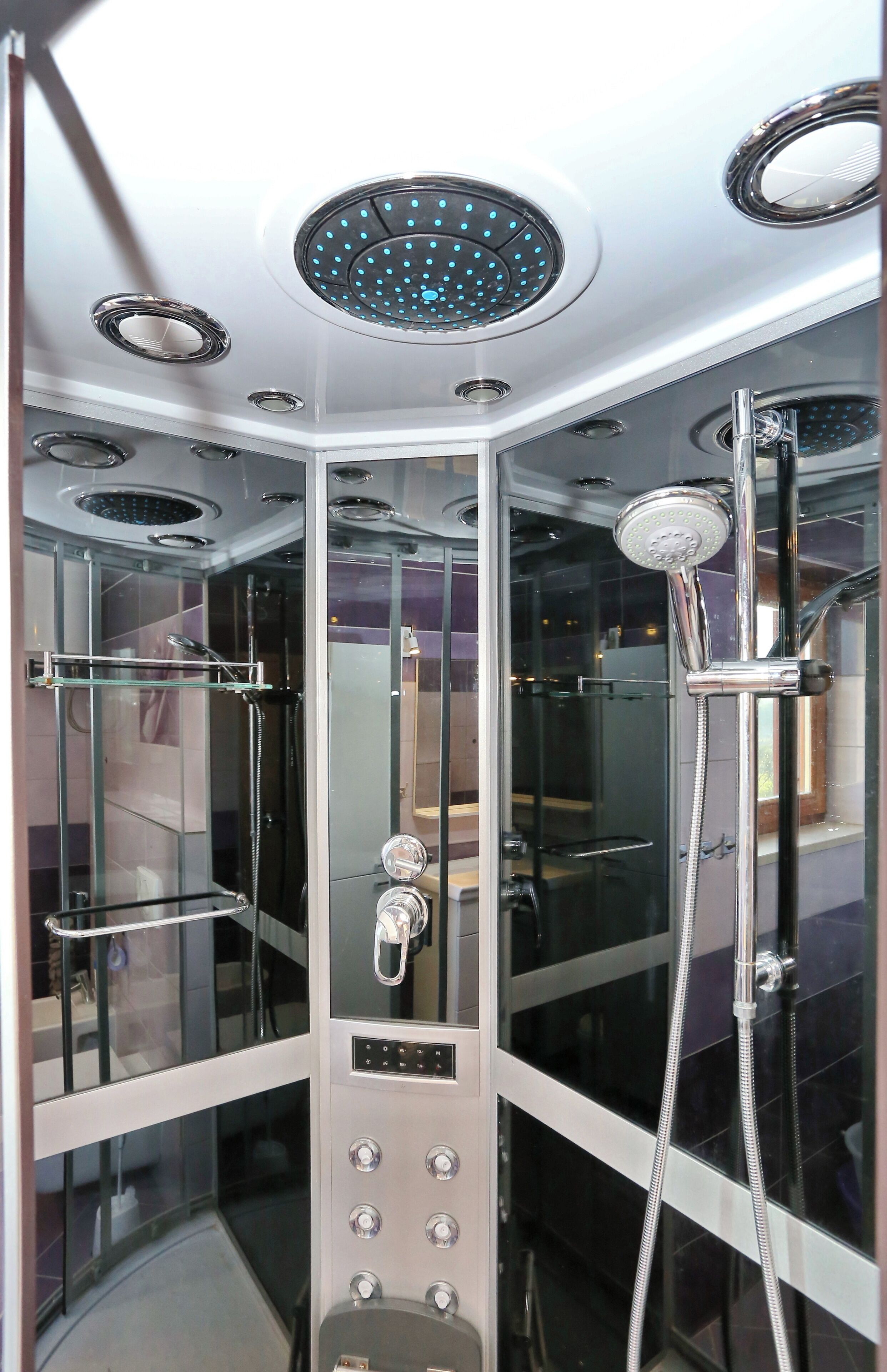 Combined shower/bathtub, hair dryer, bidet, towels