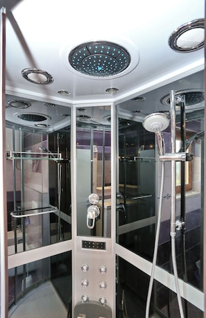 Combinazione doccia/vasca, asciugacapelli, bidet, asciugamani