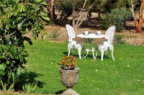 Outdoor dining - Watson Park Bed & Breakfast (Yankalilla)