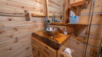 淋浴设施、吹风机、毛巾、肥皂