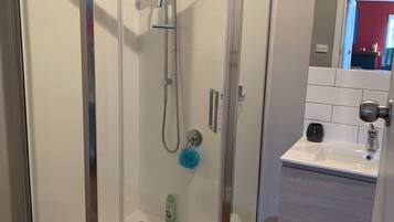 Combined shower/tub, hair dryer, towels, soap
