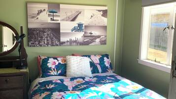 2 soverom, strykejern/-brett, sengetøy og rullestolvennlig