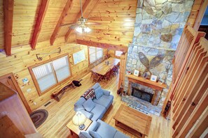 Smart TV, fireplace, DVD player, foosball - Relaxing, Cozy, Beautiful 3 BR Log Cabin in Blowing Rock/Boone NC (Blowing Rock)