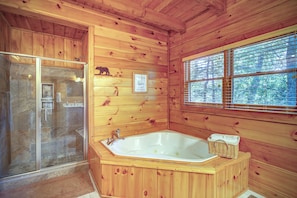Combined shower/tub, jetted tub, hair dryer, towels - Relaxing, Cozy, Beautiful 3 BR Log Cabin in Blowing Rock/Boone NC (Blowing Rock)