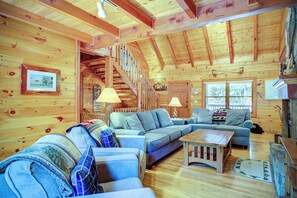 Smart TV, fireplace, DVD player, foosball - Relaxing, Cozy, Beautiful 3 BR Log Cabin in Blowing Rock/Boone NC (Blowing Rock)