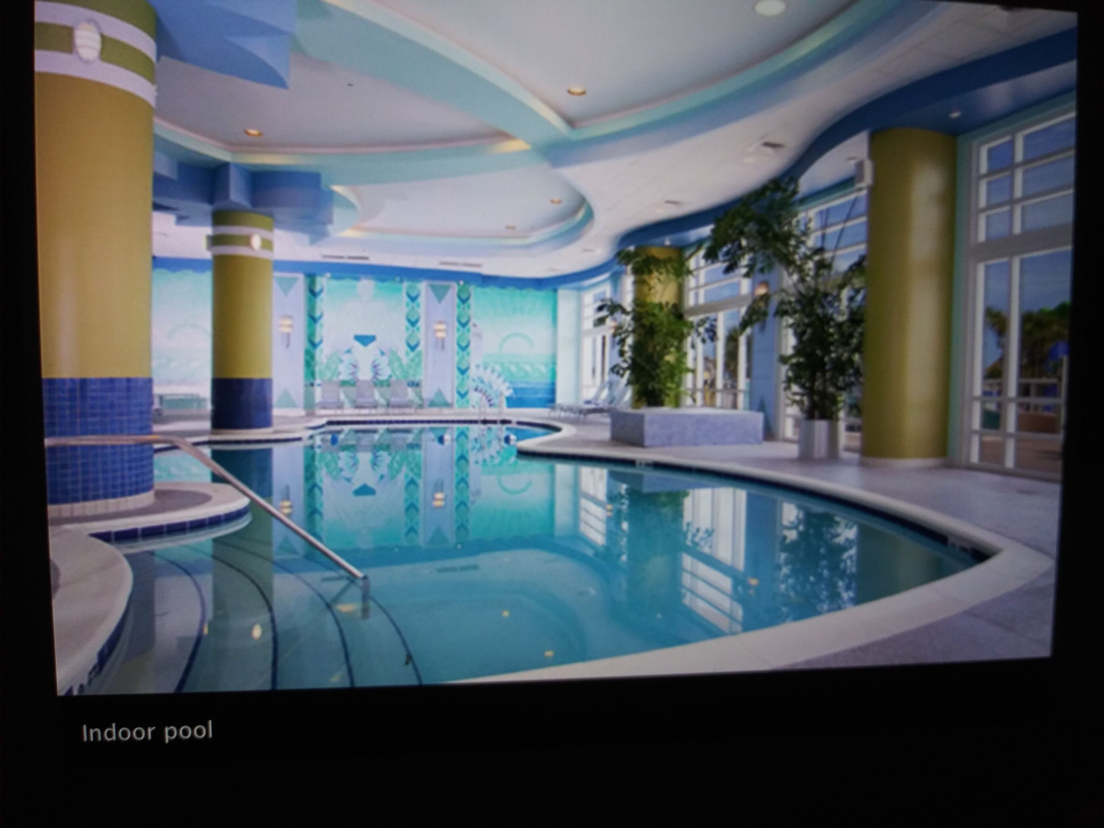 Inomhuspool och utomhuspool